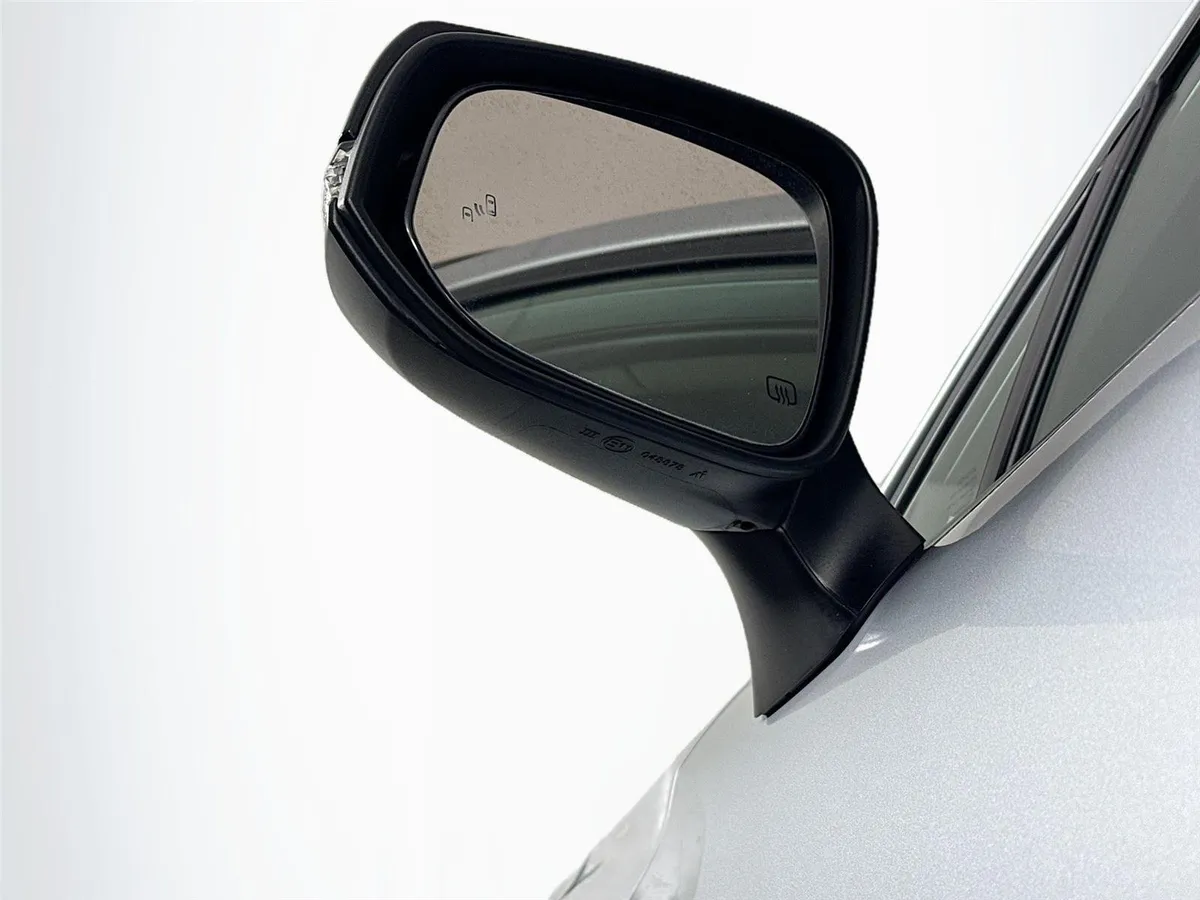 2026 Toyota Corolla Cross LE thumbnail 5