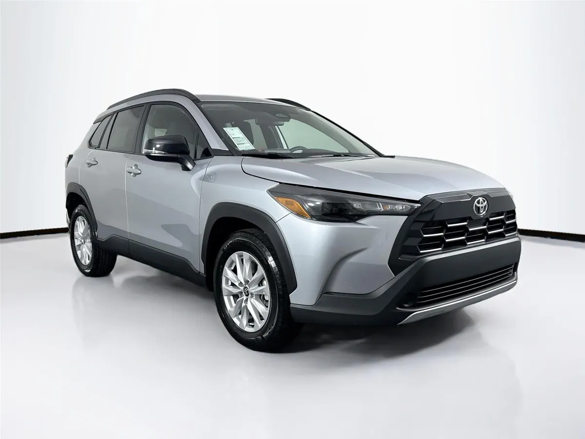 2026 Toyota Corolla Cross LE thumbnail 9