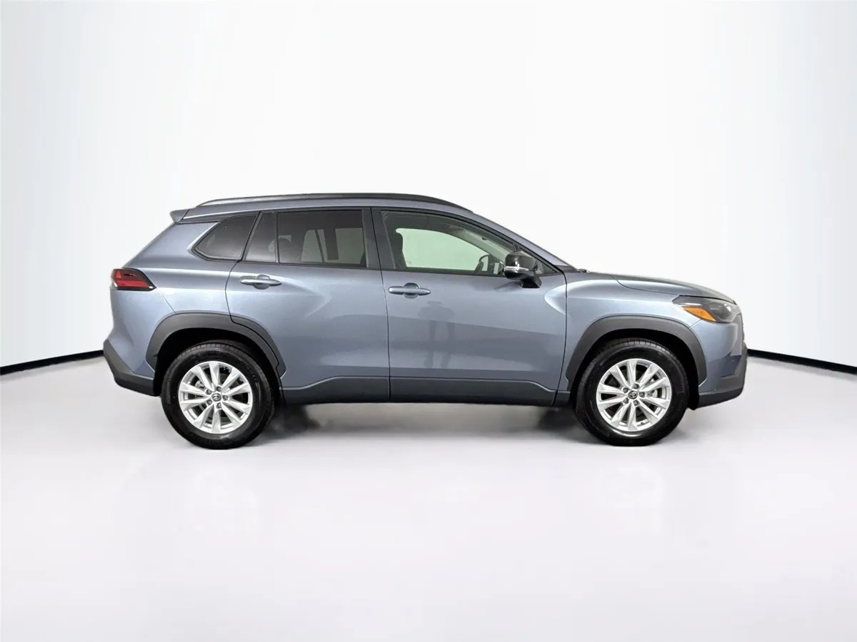 2026 Toyota Corolla Cross LE thumbnail 10