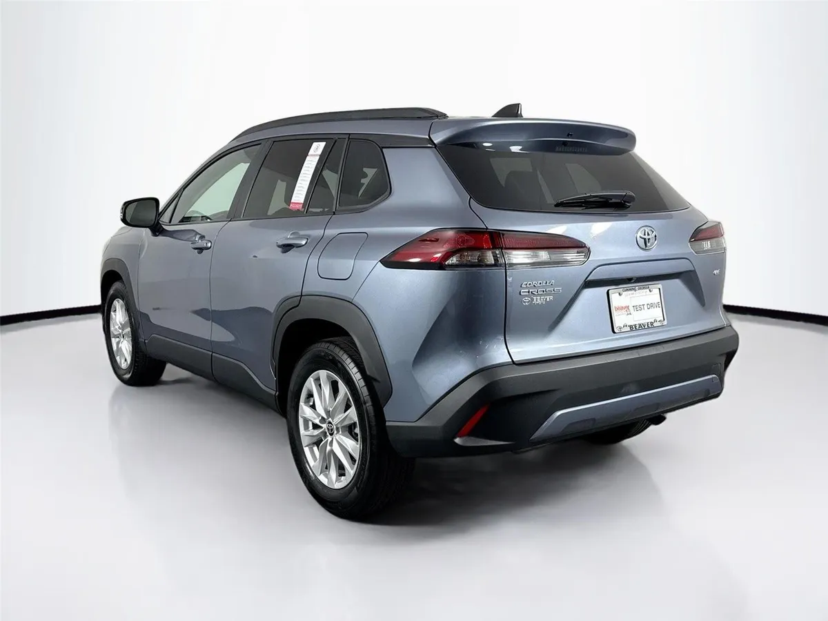 2026 Toyota Corolla Cross LE thumbnail 12