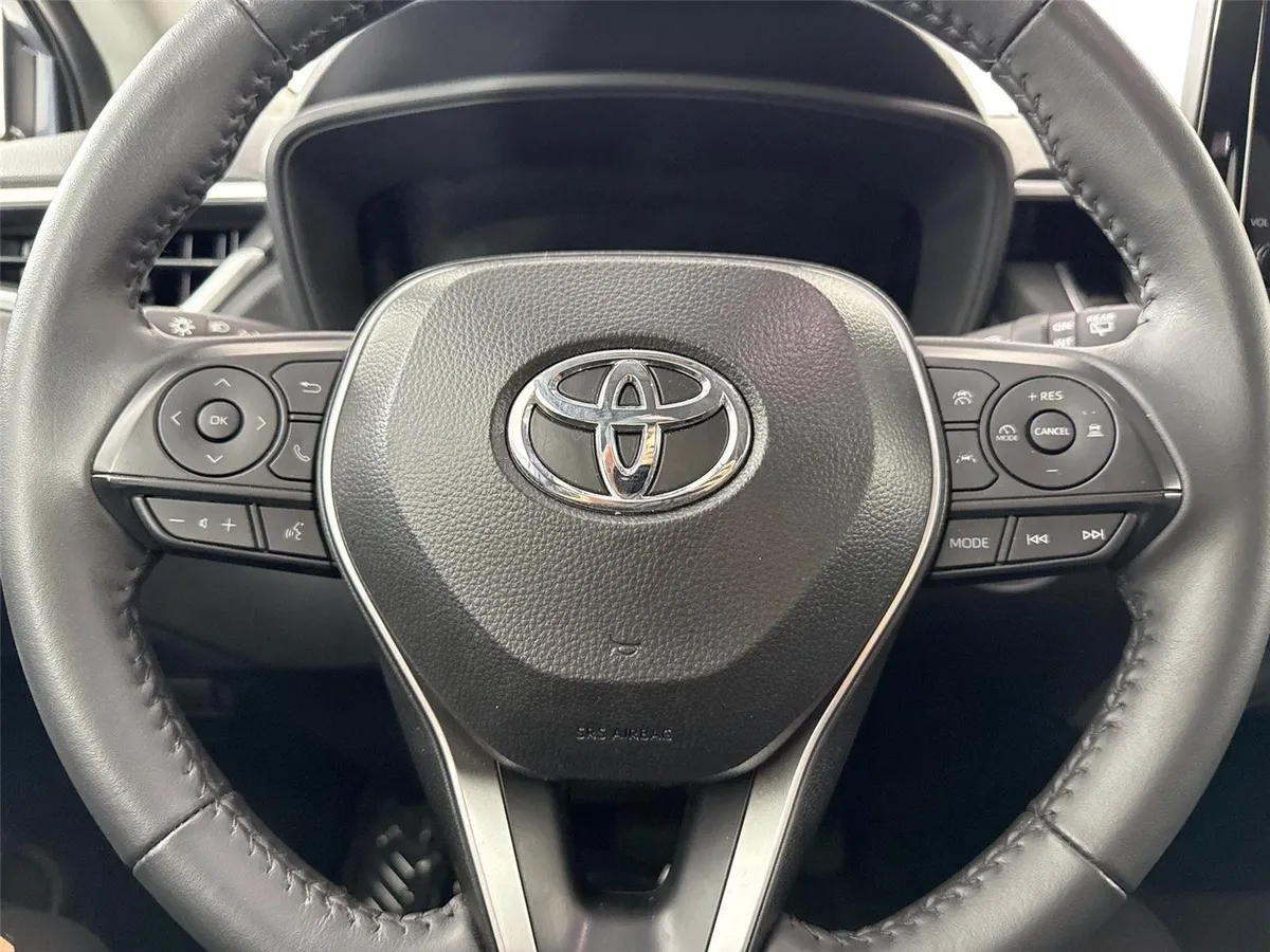 2026 Toyota Corolla Cross LE thumbnail 16