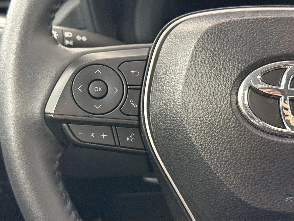 2026 Toyota Corolla Cross LE thumbnail 17