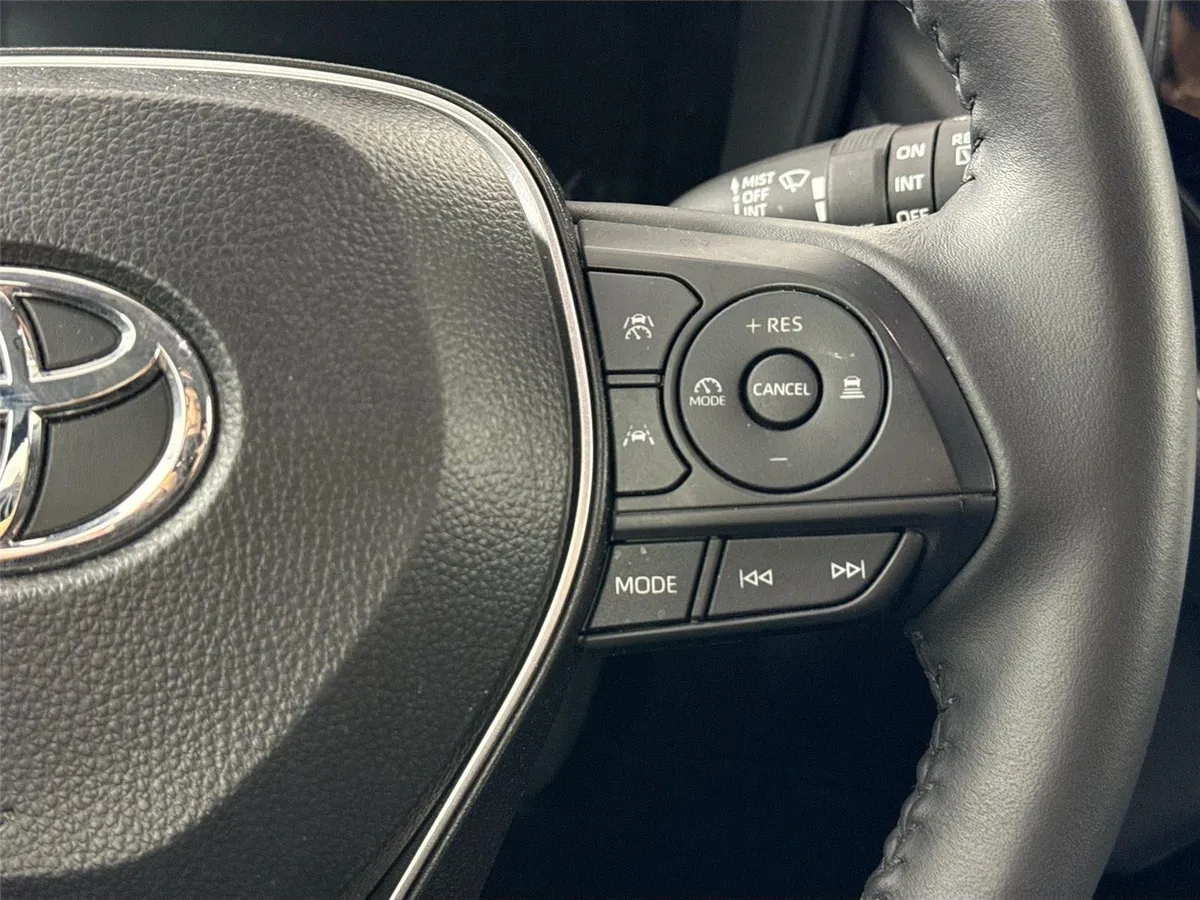 2026 Toyota Corolla Cross LE thumbnail 18