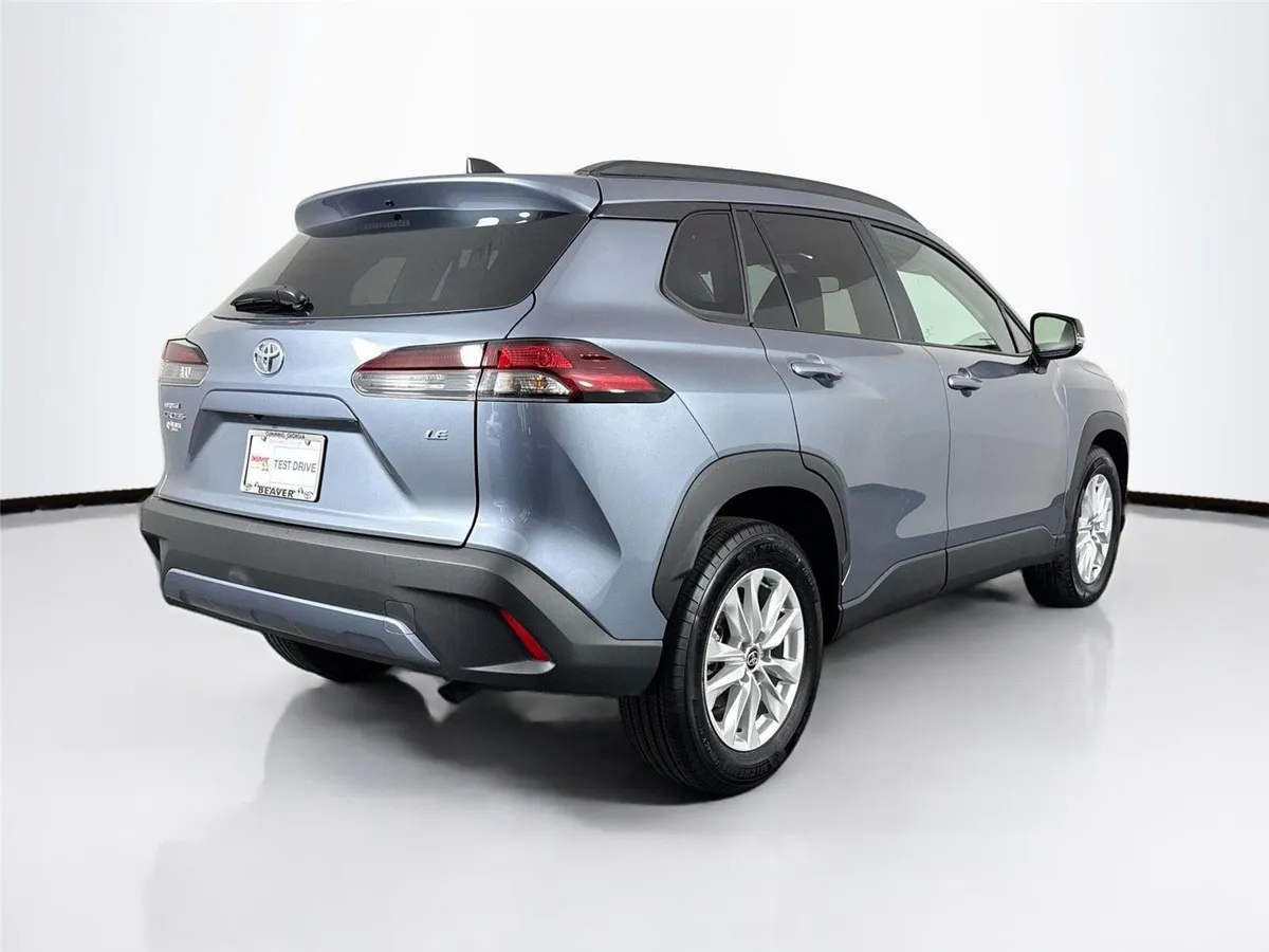2026 Toyota Corolla Cross LE thumbnail 2