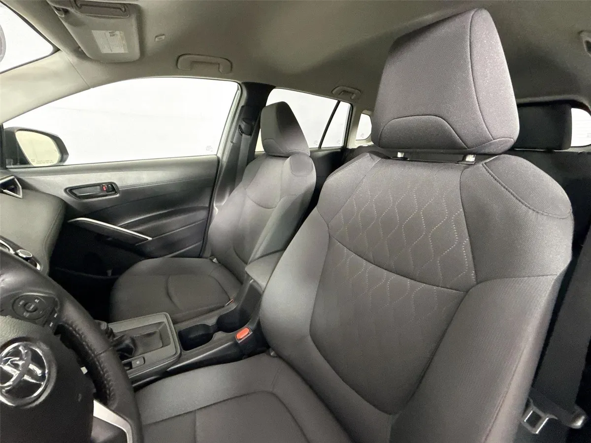 2026 Toyota Corolla Cross LE thumbnail 3