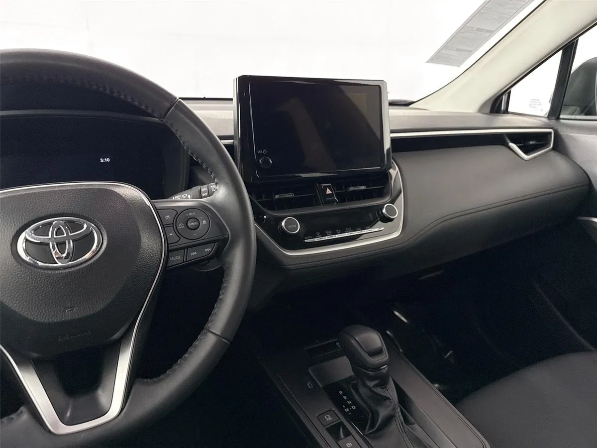 2026 Toyota Corolla Cross LE thumbnail 30
