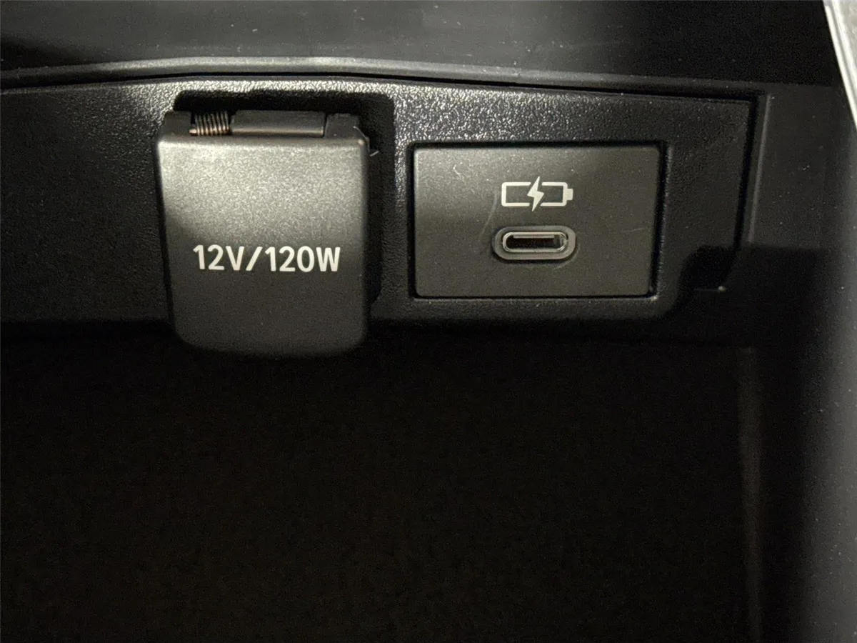 2026 Toyota Corolla Cross LE thumbnail 32