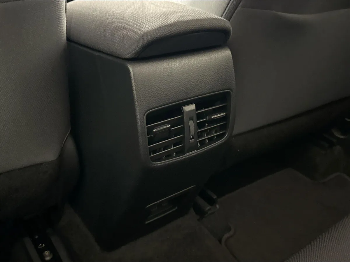 2026 Toyota Corolla Cross LE thumbnail 33