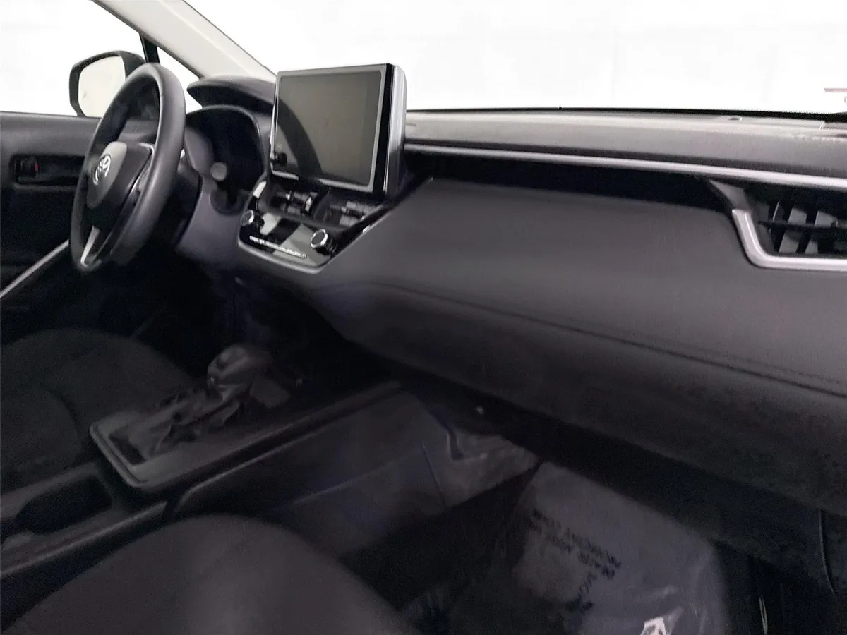 2026 Toyota Corolla Cross LE thumbnail 40