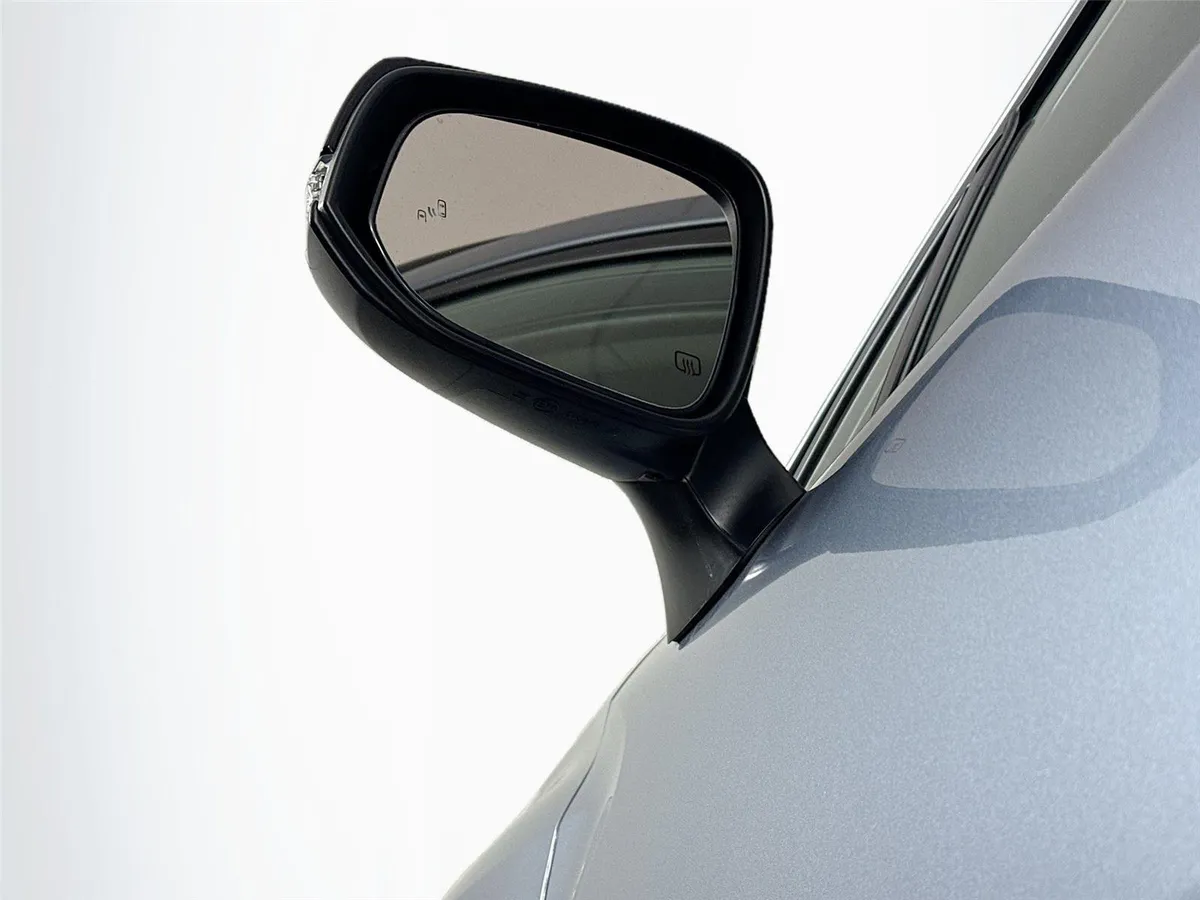 2026 Toyota Corolla Cross LE thumbnail 5