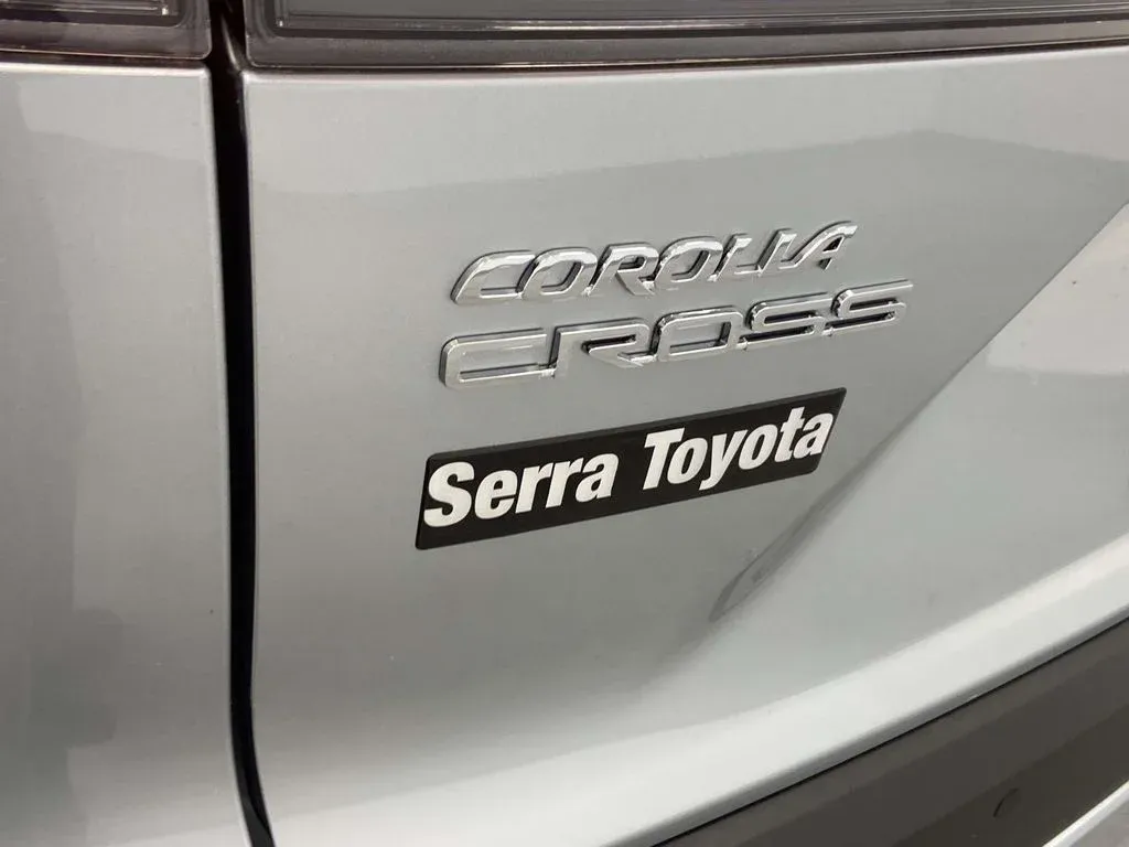 2026 Toyota Corolla Cross XLE thumbnail 10