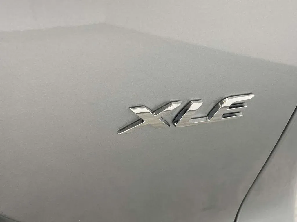 2026 Toyota Corolla Cross XLE thumbnail 11