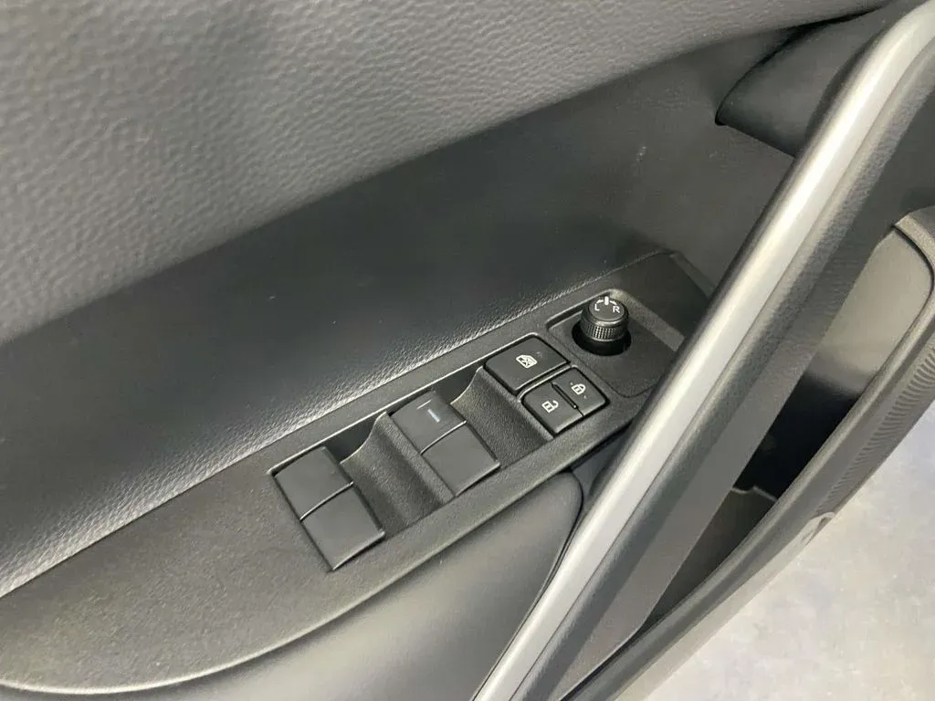 2026 Toyota Corolla Cross XLE thumbnail 19
