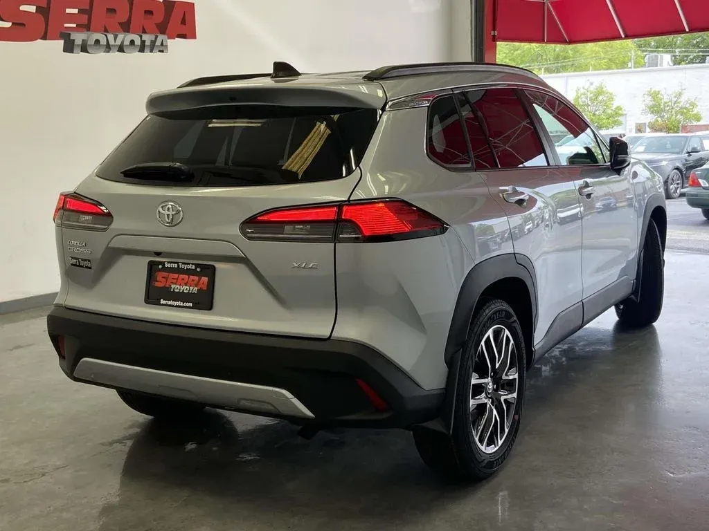 2026 Toyota Corolla Cross XLE thumbnail 3