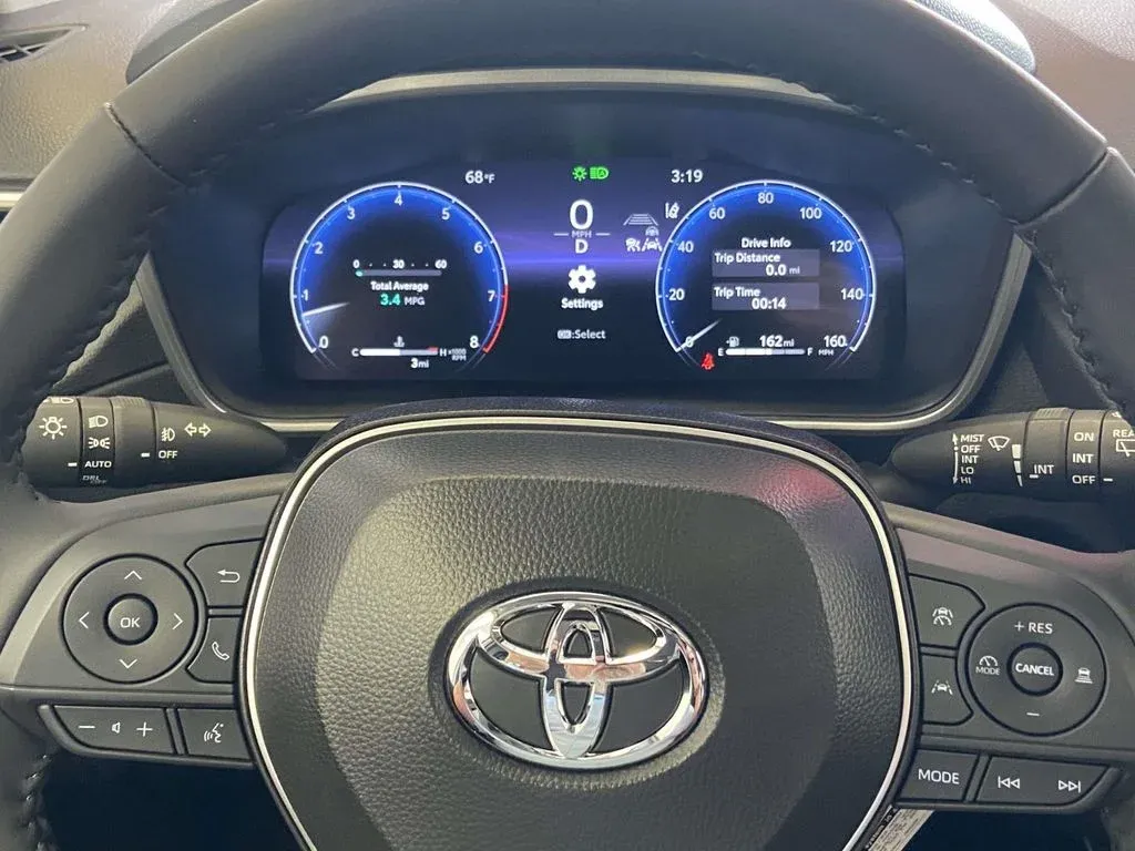 2026 Toyota Corolla Cross XLE thumbnail 30