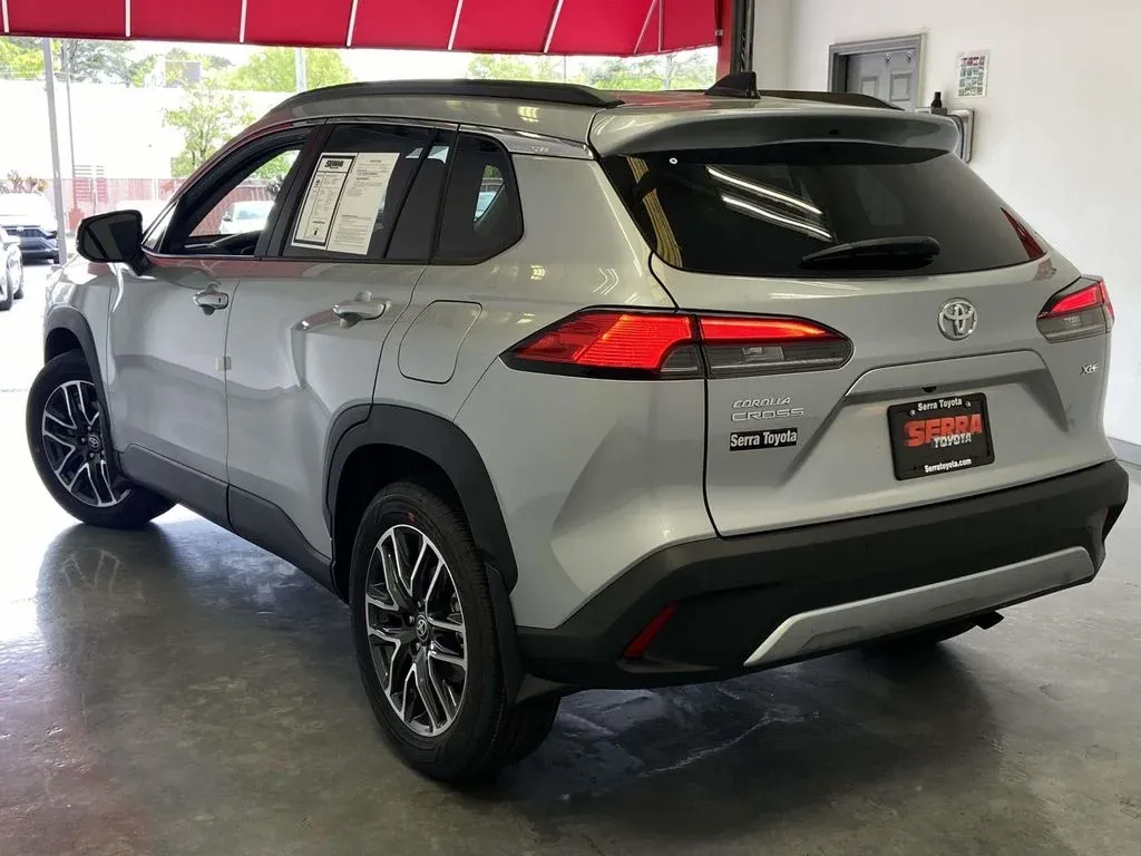 2026 Toyota Corolla Cross XLE thumbnail 5