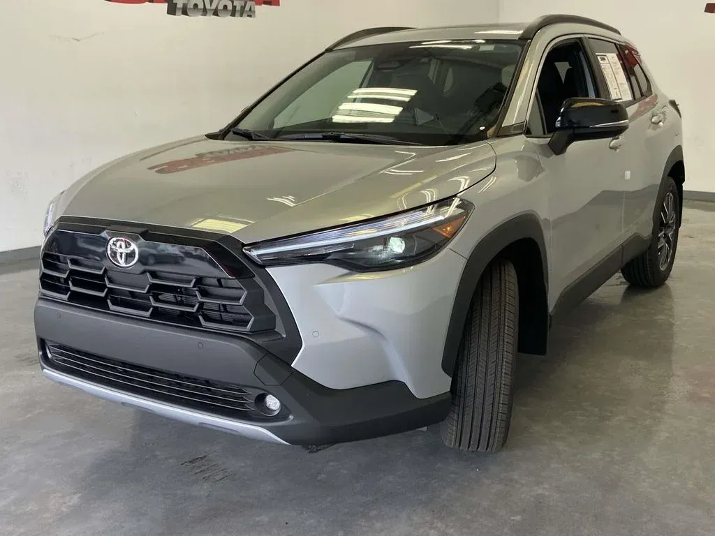 2026 Toyota Corolla Cross XLE thumbnail 7