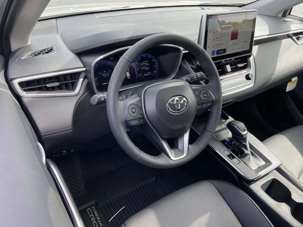 2026 Toyota Corolla Cross XLE thumbnail 13