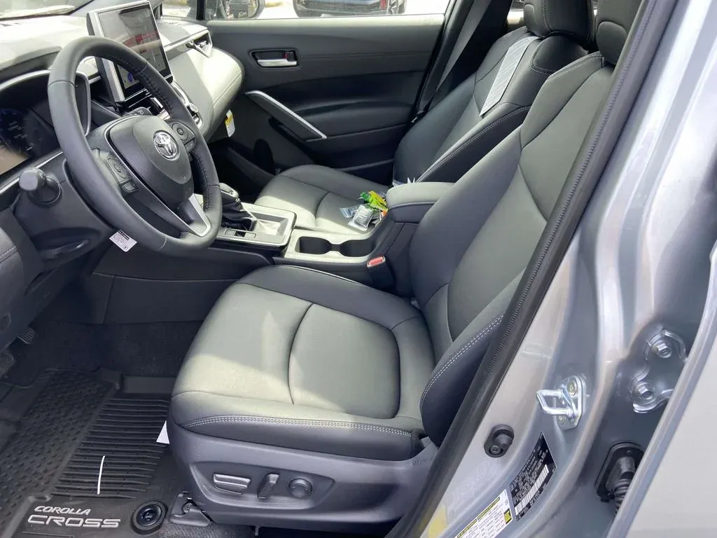 2026 Toyota Corolla Cross XLE thumbnail 17
