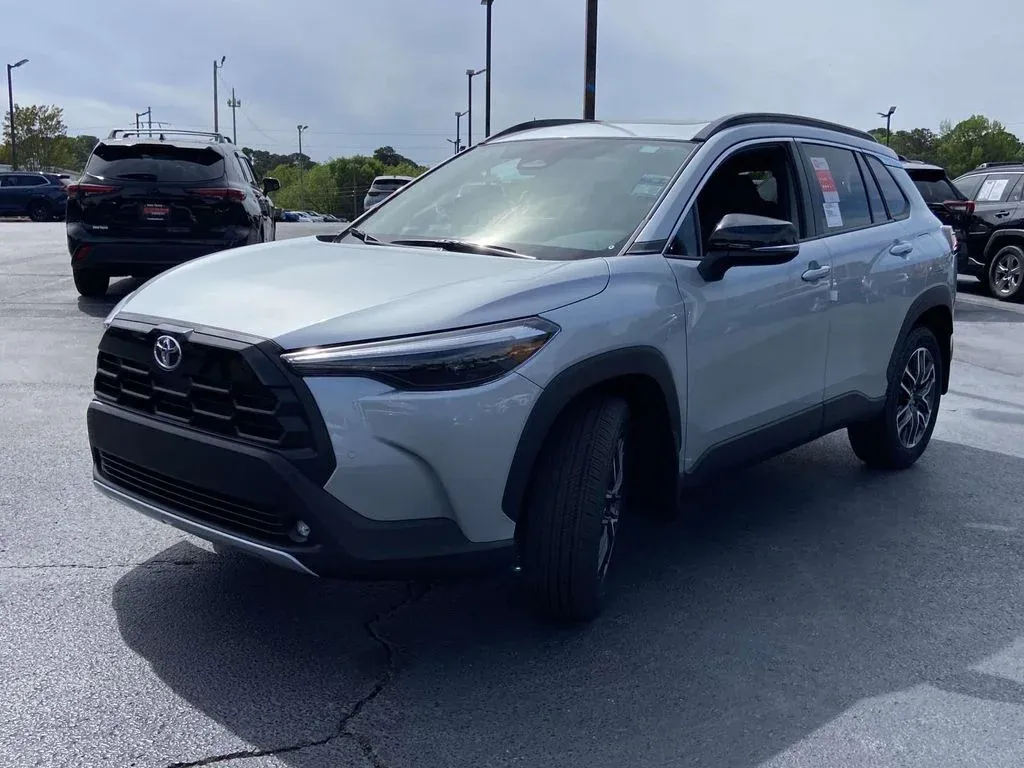 2026 Toyota Corolla Cross XLE thumbnail 7