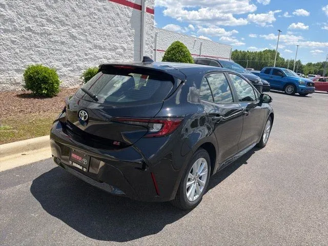 2026 Toyota Corolla Hatchback SE thumbnail 9