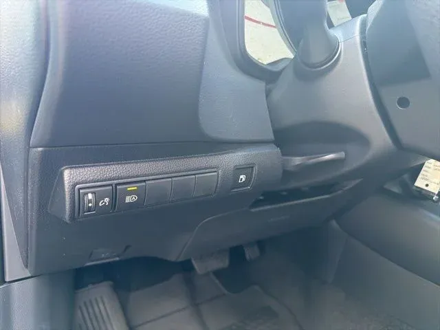 2026 Toyota Corolla Hybrid LE thumbnail 31
