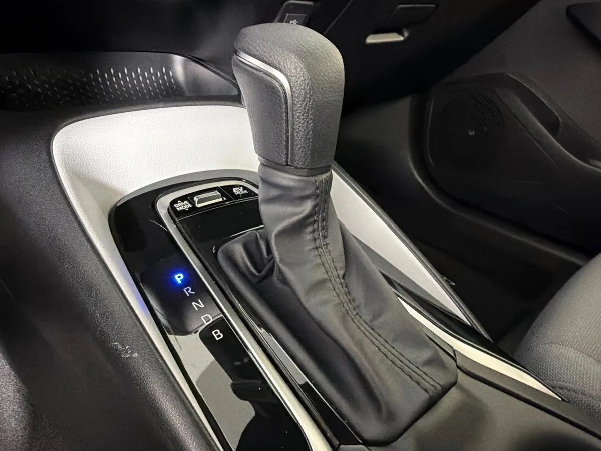 2026 Toyota Corolla Hybrid SE thumbnail 30