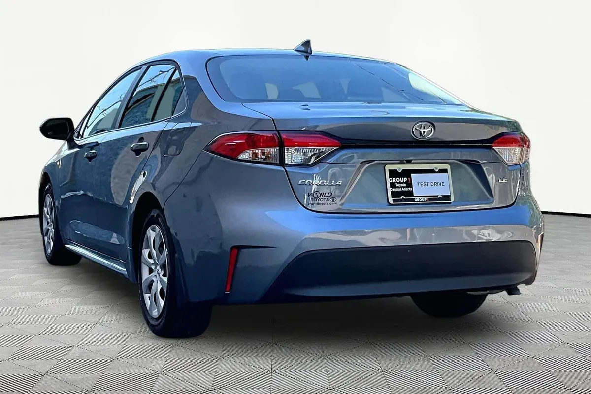 2026 Toyota Corolla LE thumbnail 12