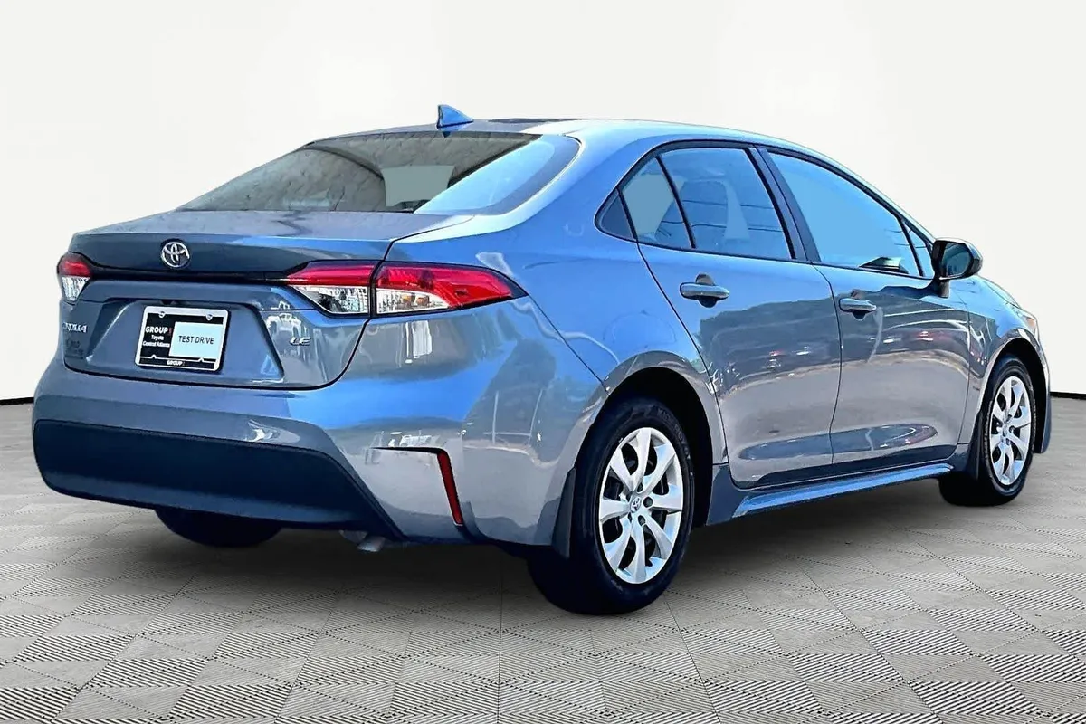 2026 Toyota Corolla LE thumbnail 13
