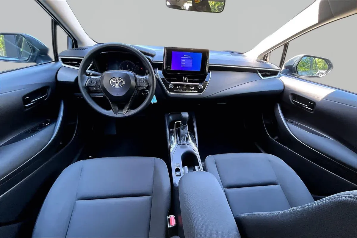 2026 Toyota Corolla LE thumbnail 16