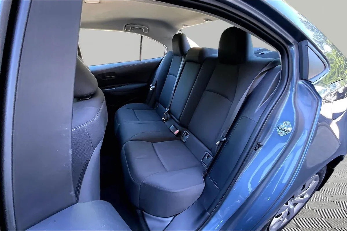2026 Toyota Corolla LE thumbnail 21