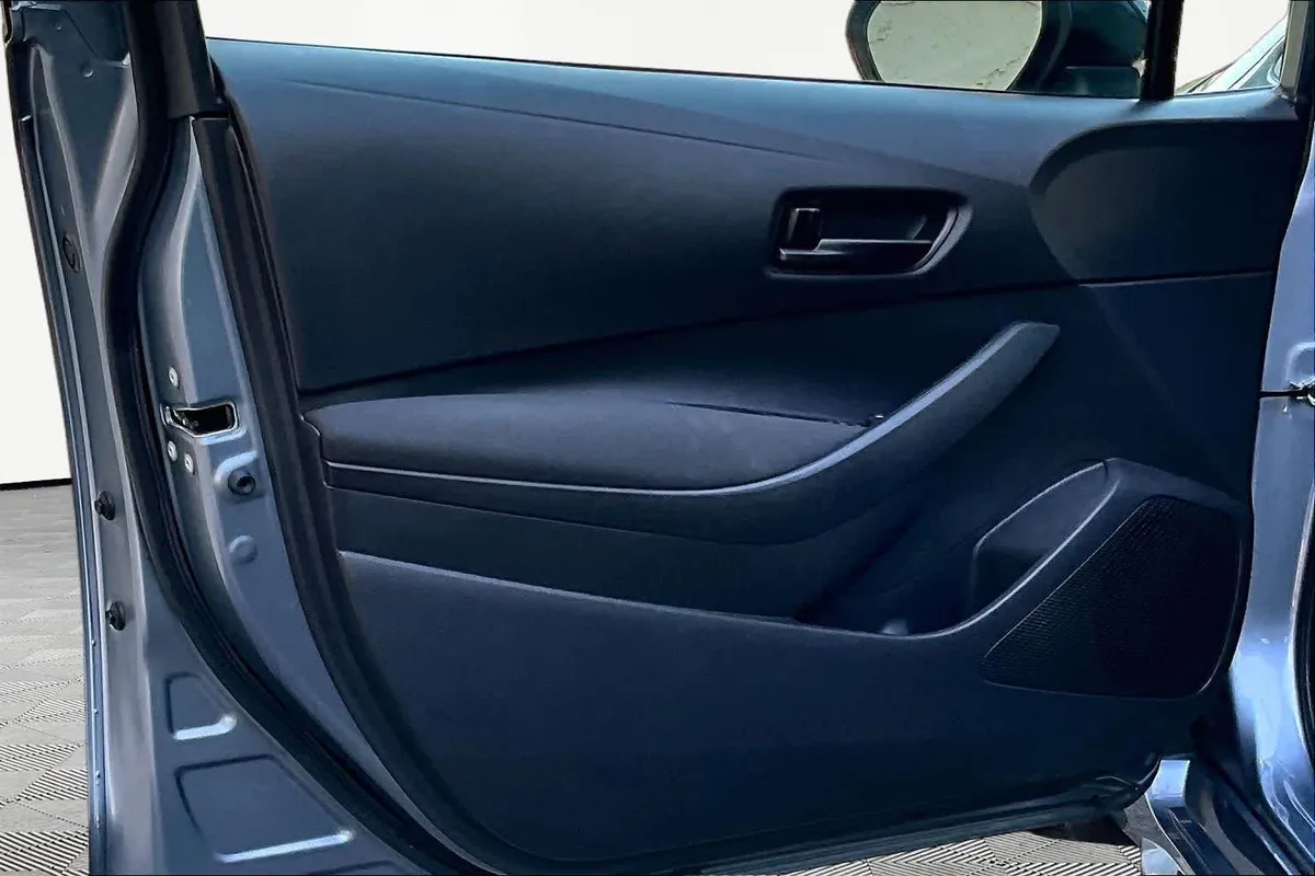 2026 Toyota Corolla LE thumbnail 22