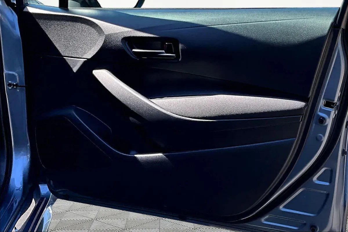 2026 Toyota Corolla LE thumbnail 23