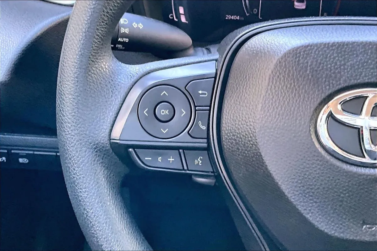 2026 Toyota Corolla LE thumbnail 24