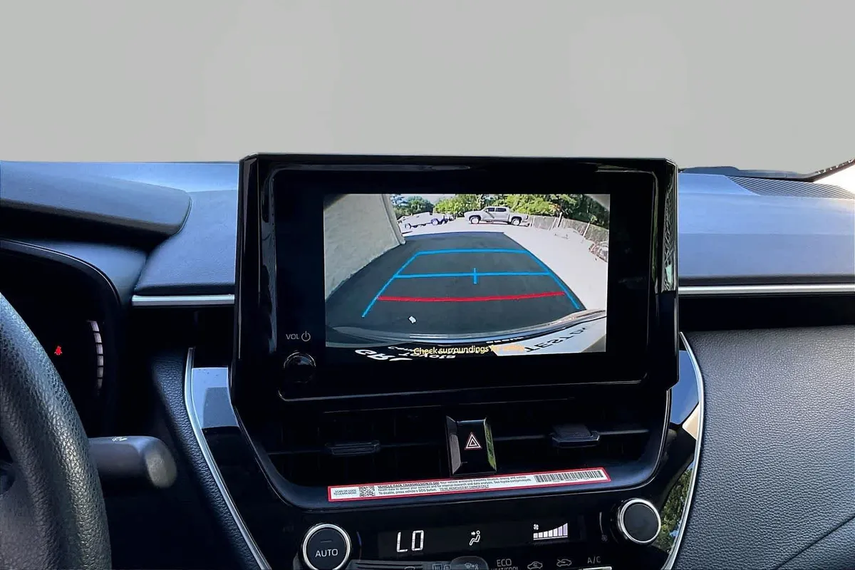 2026 Toyota Corolla LE thumbnail 27