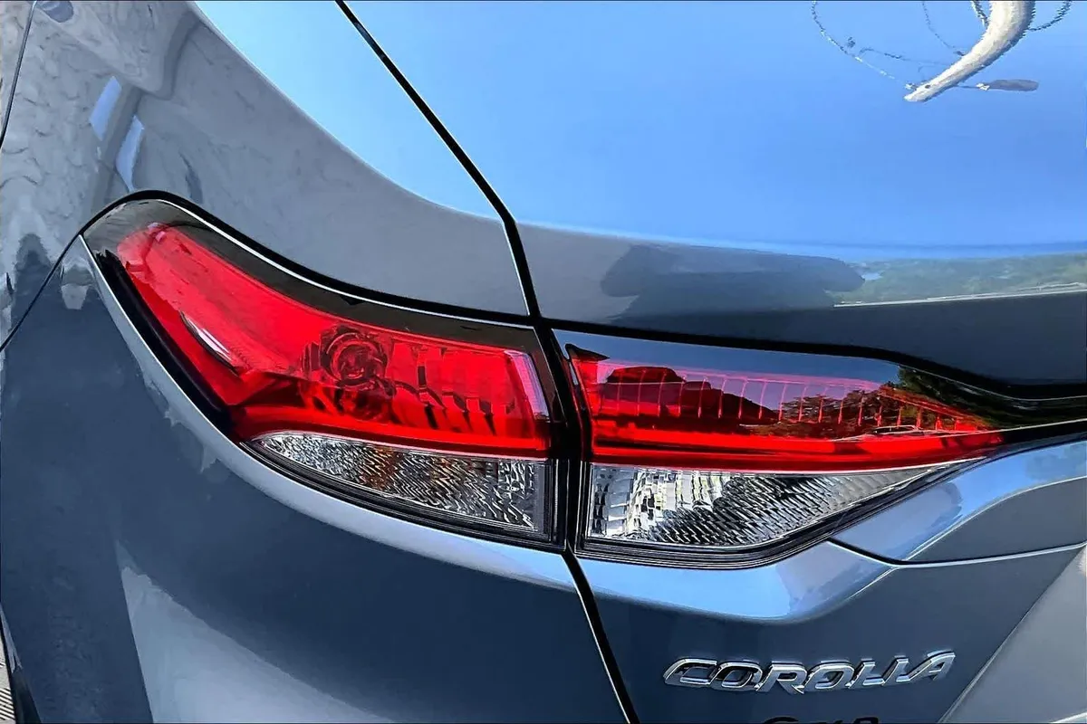 2026 Toyota Corolla LE thumbnail 29