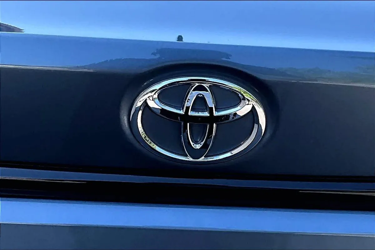 2026 Toyota Corolla LE thumbnail 31