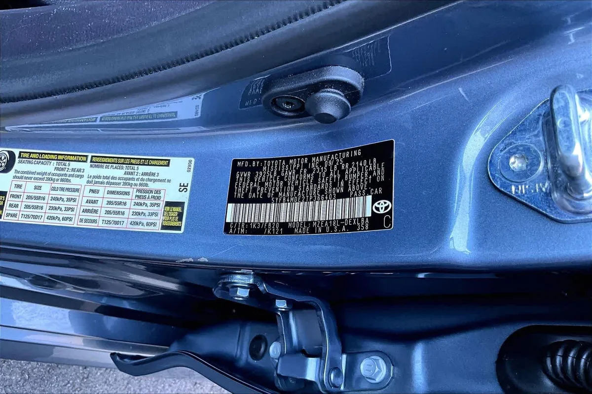 2026 Toyota Corolla LE thumbnail 34