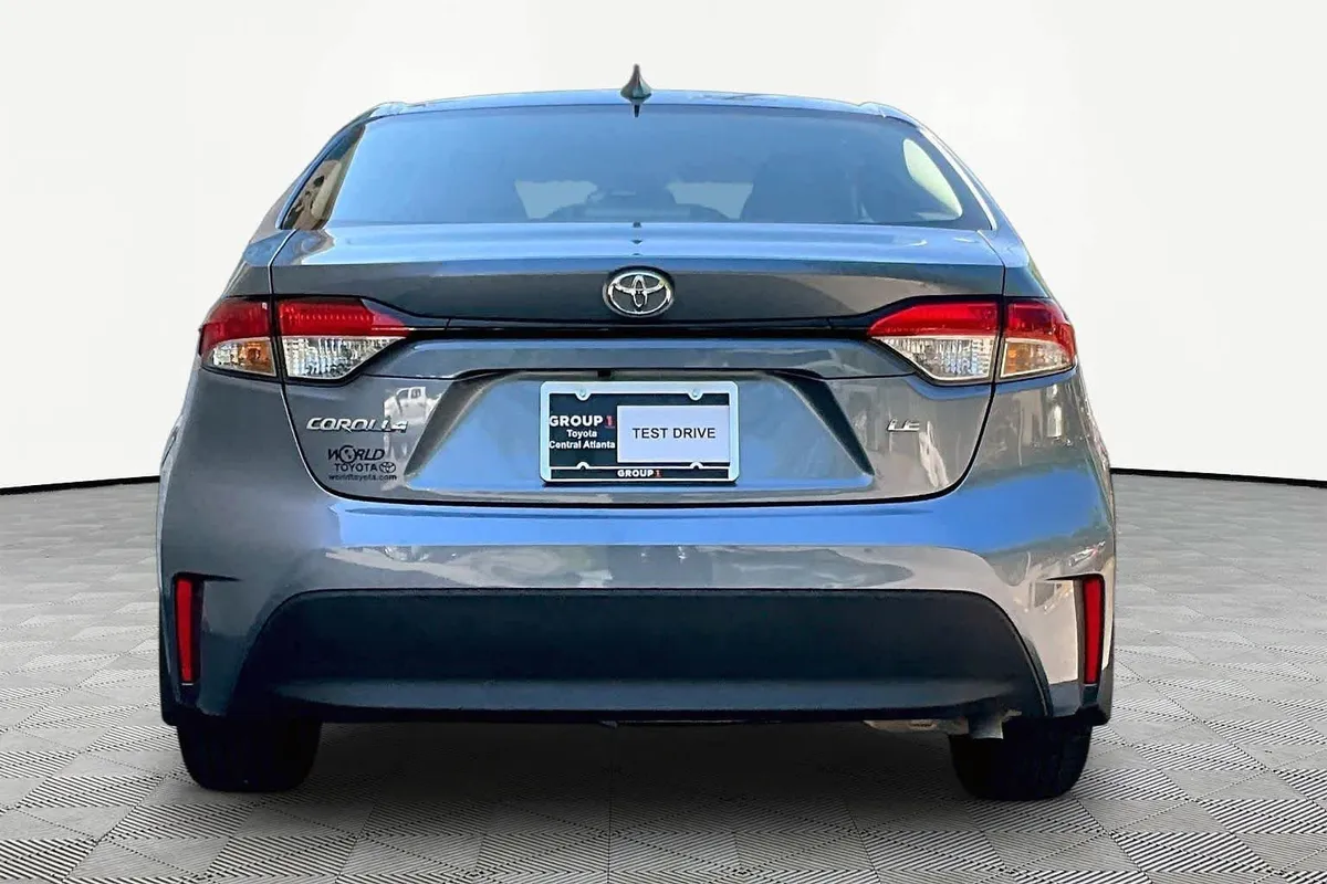 2026 Toyota Corolla LE thumbnail 5