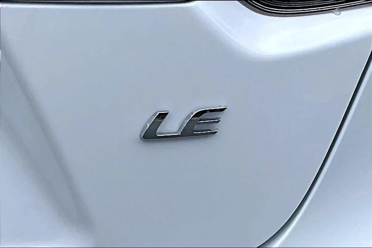 2026 Toyota Corolla LE thumbnail 10
