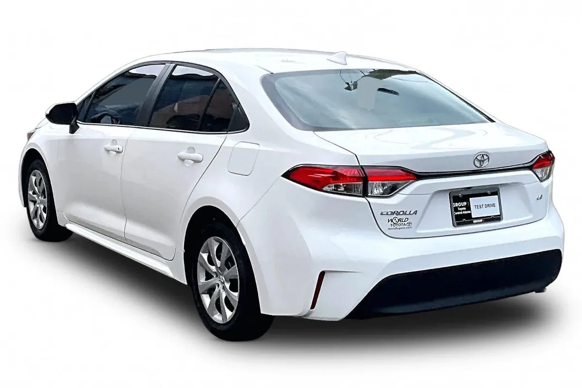 2026 Toyota Corolla LE thumbnail 12