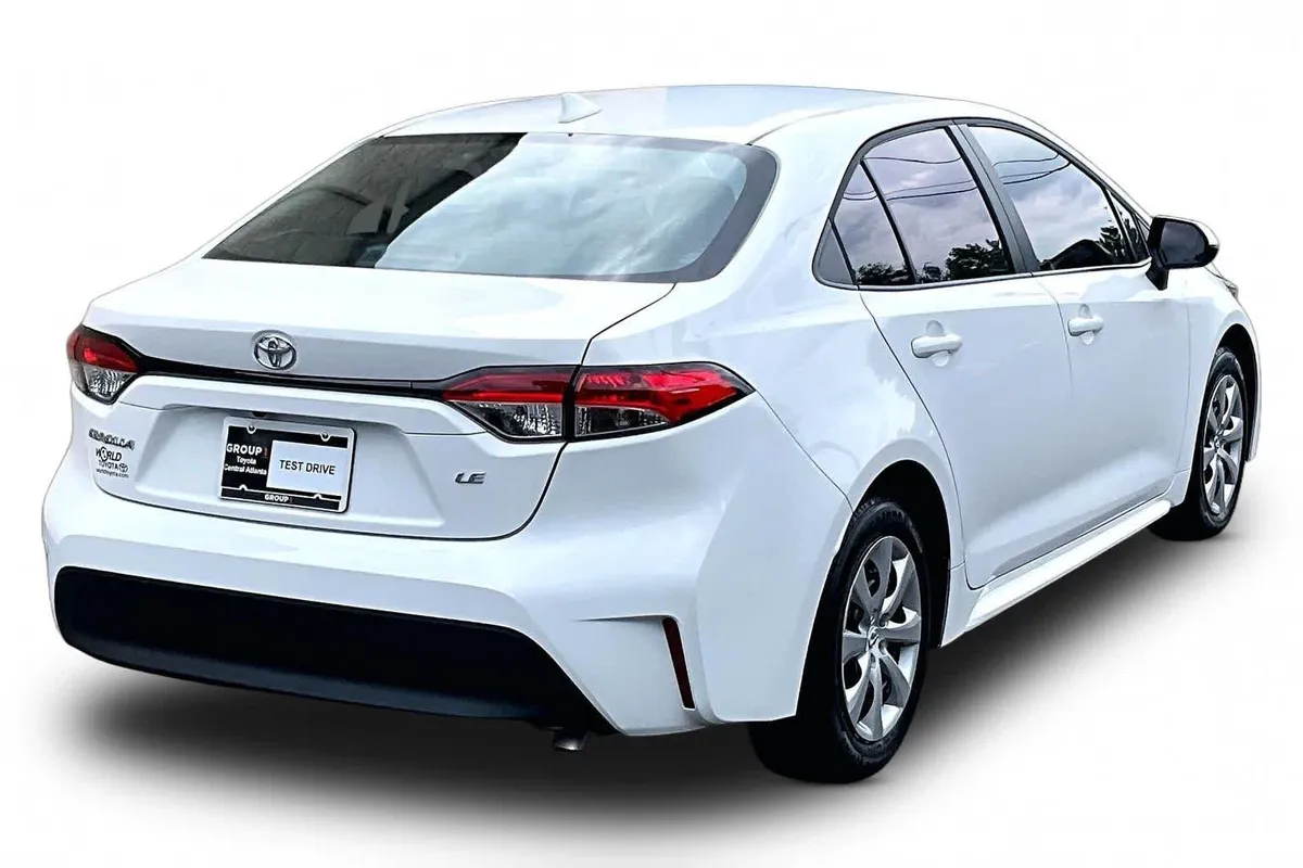 2026 Toyota Corolla LE thumbnail 13