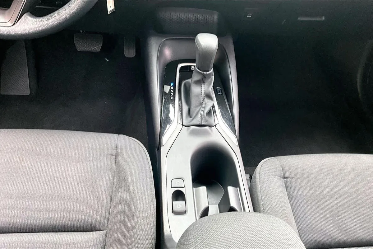 2026 Toyota Corolla LE thumbnail 16
