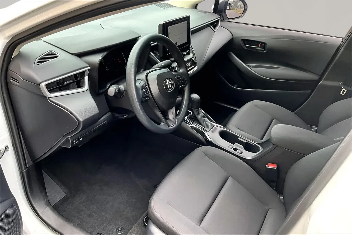 2026 Toyota Corolla LE thumbnail 17