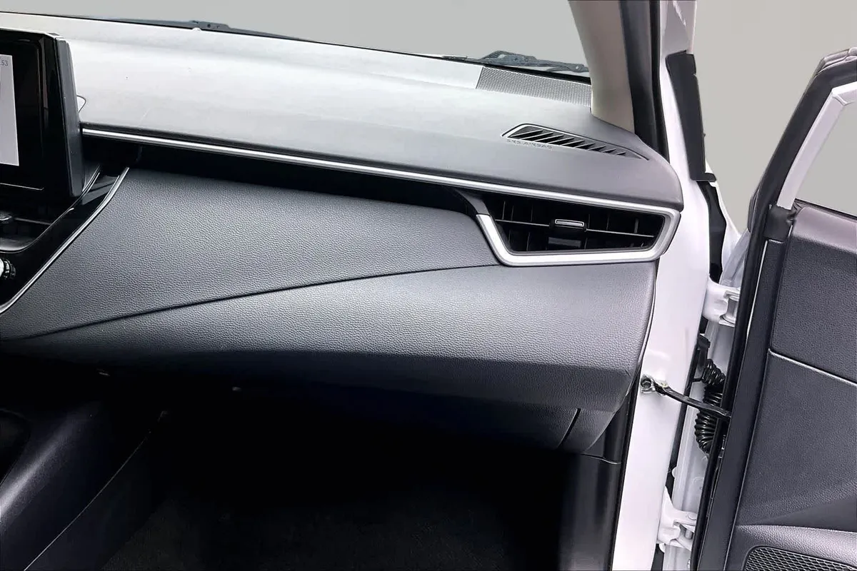 2026 Toyota Corolla LE thumbnail 18