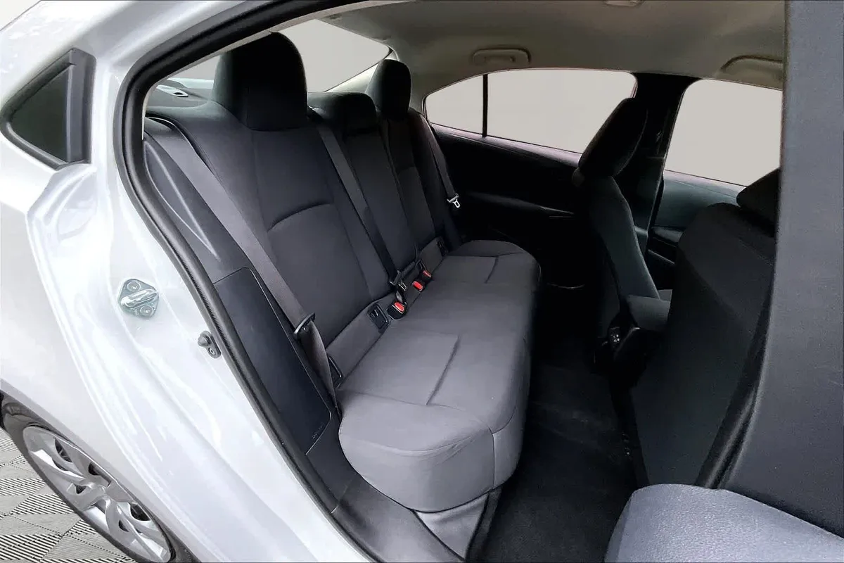 2026 Toyota Corolla LE thumbnail 19