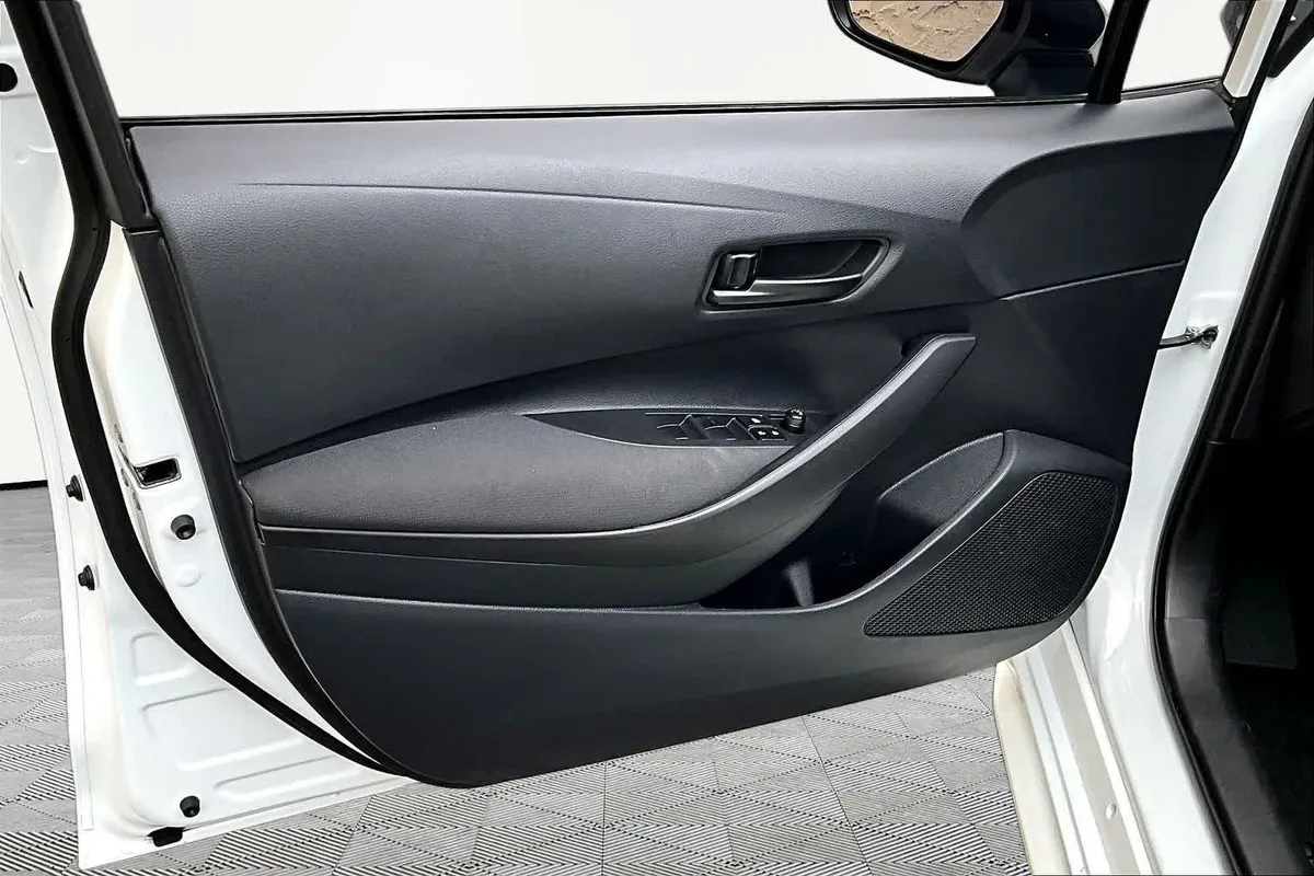 2026 Toyota Corolla LE thumbnail 21
