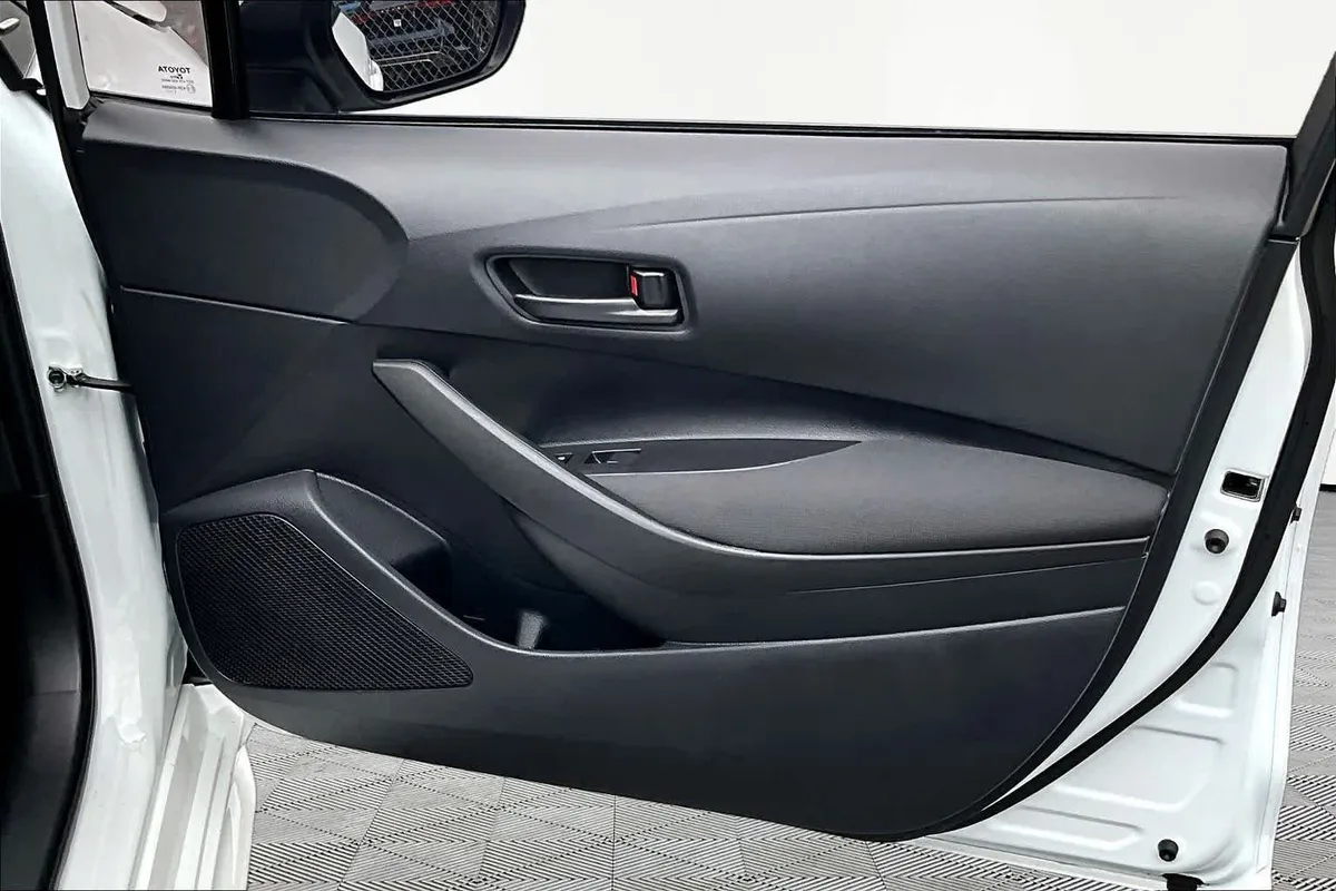 2026 Toyota Corolla LE thumbnail 22