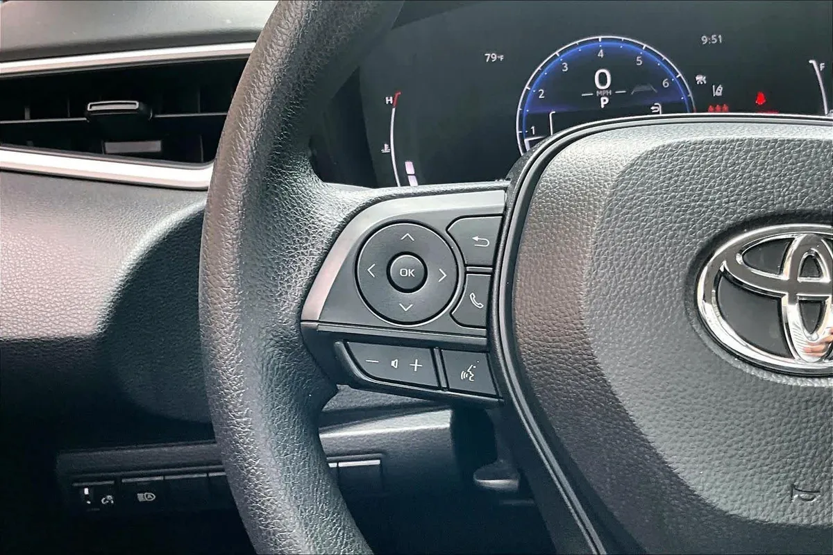 2026 Toyota Corolla LE thumbnail 23