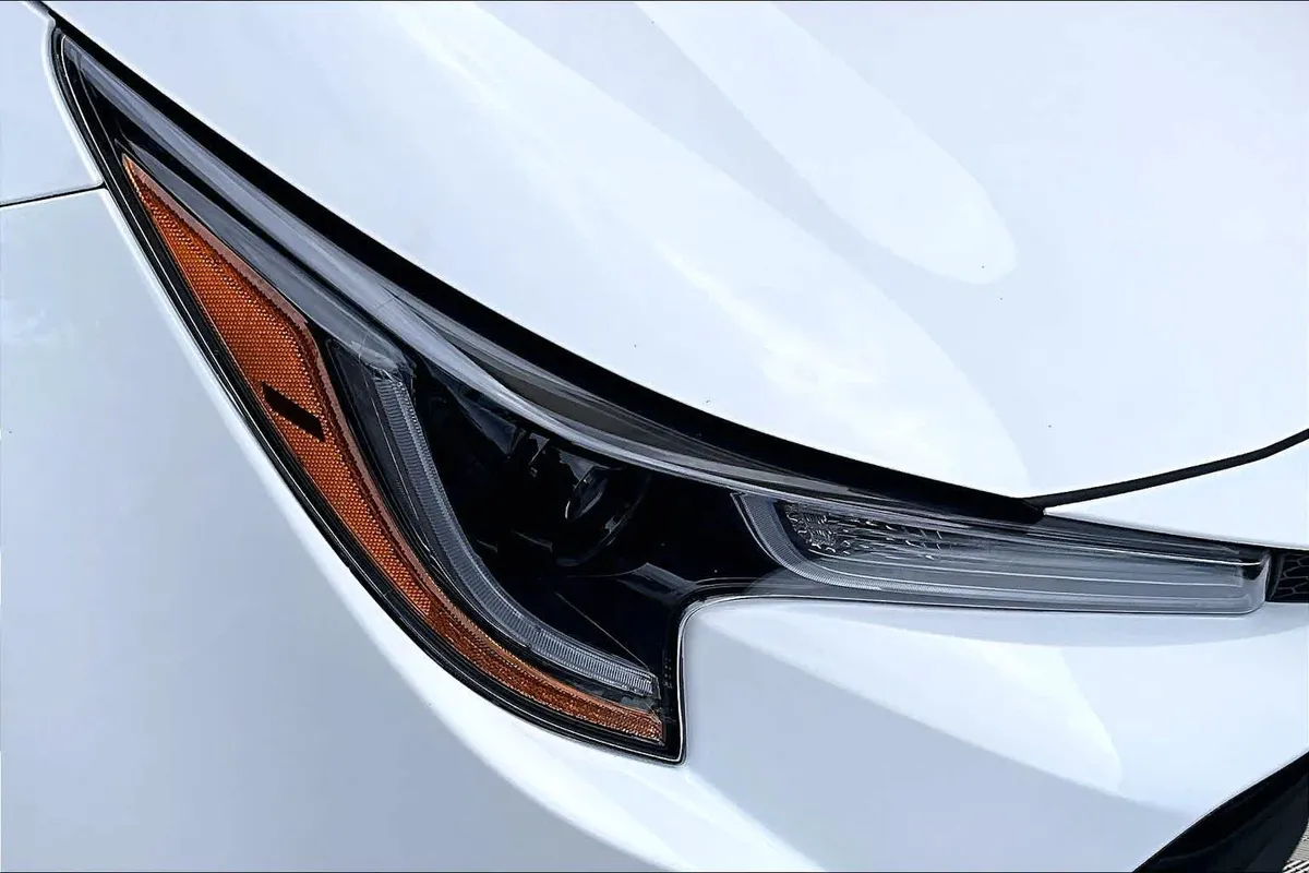 2026 Toyota Corolla LE thumbnail 27